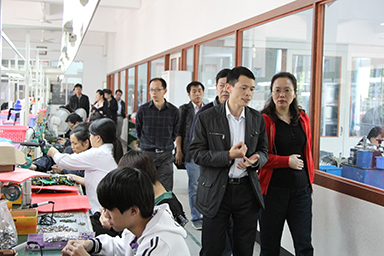 福建省委統(tǒng)戰(zhàn)部副部長、省工商聯(lián)黨組書記王玲視察虹潤公司